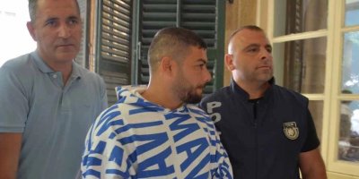 Marketten viski, kahve ve prezervatif çaldı