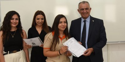 Orta dereceli okullarda karneler dağıtıldı