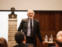 NASA profesörü: Mars'a harcanan parayla Dünya kurtarılır