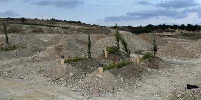 Oğlunun yanına gömüldü