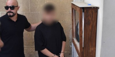 Uyuşturucuları tuvalet rezervuarına sakladı