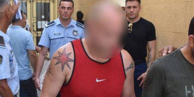 Kendisini başka erkeklerle aldattığı gerekçesiyle sevgilisini darp etti