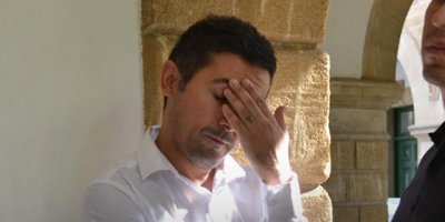 Telefon sarkıtıp komşunun uygunsuz görüntülerini çekti!