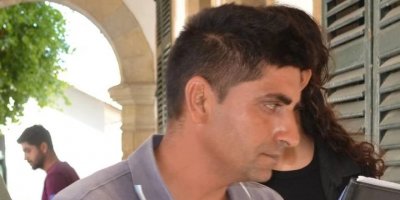 Eve giren zanlı odada uyuyan genç kadını taciz etti