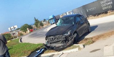 Otobüs ile araç çarpıştı, 4 kişi yaralandı