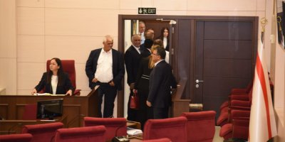 Meclis yayını, Öztürkler’in emri ile kesildi