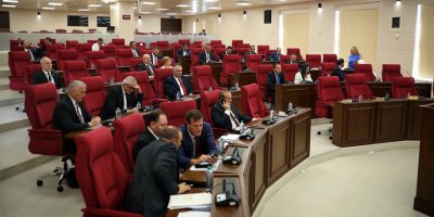 Meclis “oturum sayısı” tartışmalarla açıldı