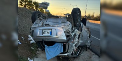 Toprak sete çarpan araç, su kanalı içerisinde tavanı üzerine devrildi