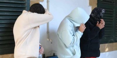 Araçlarında bıçak, sopa ve uyuşturucu bulunan 3 kişi teminata bağlandı