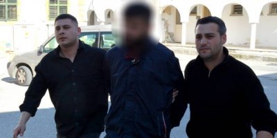 İç çamaşırında uyuşturucu ile yakalandı