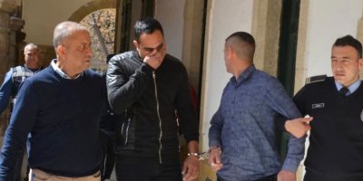 Çalıştıkları mağazadan 885 Euro çaldılar