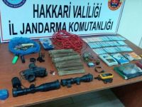 Hakkari'deki terör operasyonunda patlayıcılar ve nüfus cüzdanları ele geçirildi