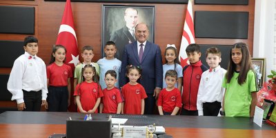 Karavezirler, başkanlık koltuğunu çocuklara devretti