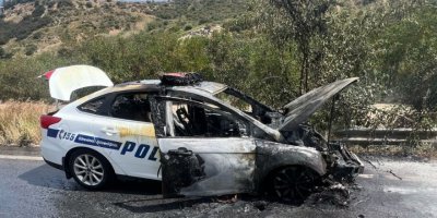 Seyir halindeki polis aracı yandı