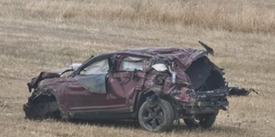 Aslanköy'de araç tarlaya uçtu!