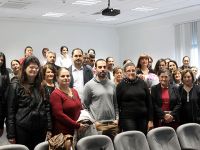 YDÜ Hastanesi “Gülersen Yengeçler Isırmaz” kitabının yazarı Zeynep Pelin Ataman ile kanser hastalarına umut oldu