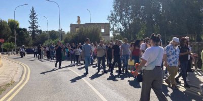 Kimliksizler Derneği’nden ‘toplu vatandaşlık başvurusu’ eylemi gerçekleştirdi