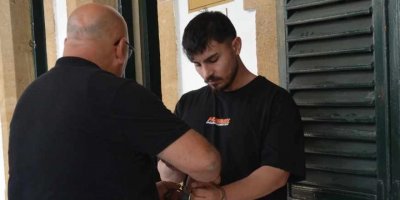 Arkadaş arasındaki şakalaşma kötü bitti!