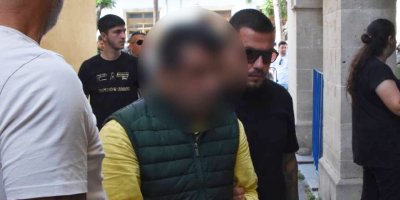 Ağaçların altına kavanozla uyuşturucu gömdü