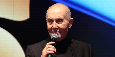 Sanatçı İlhan Şeşen hayatını kaybetti