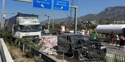 TIR karşı şeride geçti, birçok araç etkilendi