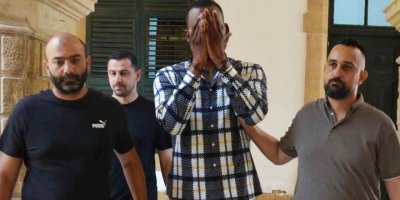 22 paket uyuşturucu dolu çantayı sokağa attı!