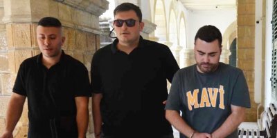 Çalıştığı iş yerinden 5 bin Dolar çalmakla itham edildi