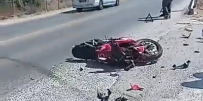 Van aracın arkasına çarpan motosiklet sürücüsü yaralandı