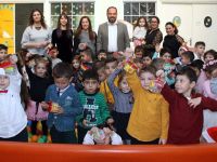 Başkan Sadıkoğlu’ndan çocuklara yeni yıl armağanları