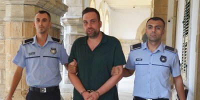 "Burayı babam kurtardı, kimse beni uçaktan indiremez"