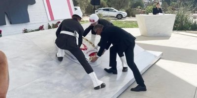 Cumhurbaşkanı Tufan Erhürman, Denktaş Anıt Mezarı’na çelenk sundu