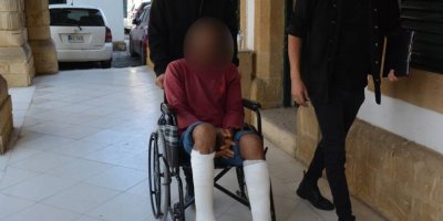 Polisi gören kaçak, pencereden atlayıp bacaklarını kırdı