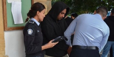 Eski kız arkadaşı ve başka bir kişiye saldırmakla itham ediliyor