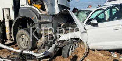 Otomobil ile Beton Mikseri kafa kafaya çarpıştı