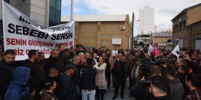 Hayvan Üreticileri eylemde Bakanlığa yumurta fırlattı