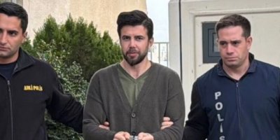 İki öğrencinin rızaları dışında başörtüsüz görüntülerini kaydedip İran’da paylaşmakla tehdit etti