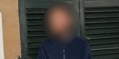 Polisin dur emrine uymadı, polislere çarptı