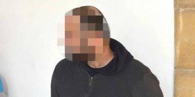 Sinekliği yırtıp eve girdi, uyuşturucuyla yakalandı