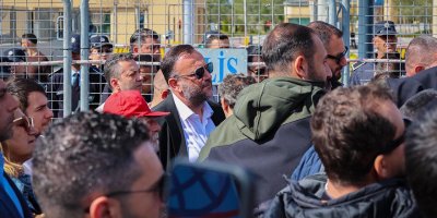 "Meclis kapılarını halka kapatmak demokrasiyle bağdaşmaz"