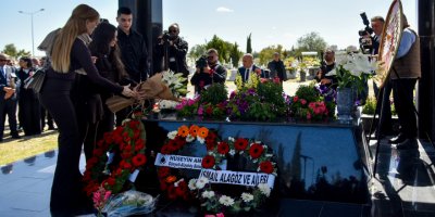 İrsen Küçük 7’nci ölüm yıl yönümde kabri başında anıldı