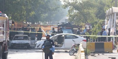 Pakistan’da polis karakoluna bombalı araçlı saldırı: 5 ölü, 13 yaralı