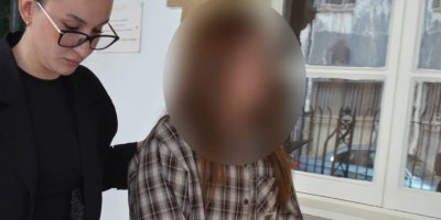 Sahte pasaportla ülkeye girdi, çıkış yaparken yakalandı