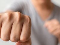 Sağ yumruğu 90 saniye sıkmanın öyle bir faydası var ki…