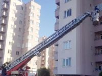 Antalya'da bir kadın kocası ve 3 çocuğunu eve kilitledi