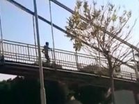 Osmaniye'de köprüde tehlikeli oyun
