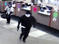 Pakistan'da güvenlik görevlisi çalıştığı bankayı soydu