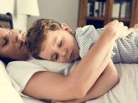 ‘Çocuğum hep benimle uyumak istiyor’