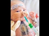 Yarım kalple doğan Charlie bebek İngiltere'nin bağış bekleyen en küçük hastası!