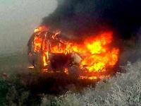 Eskişehir'de üniversite personelini taşıyan minibüs kazanın ardından alev aldı