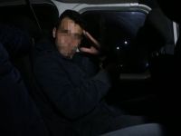 Adana'da bir kişi bankanın camını kırıp içeri girdi